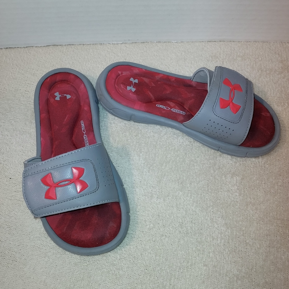 Under Armour kid's slides gray and red size 5Y/Eur 37.5